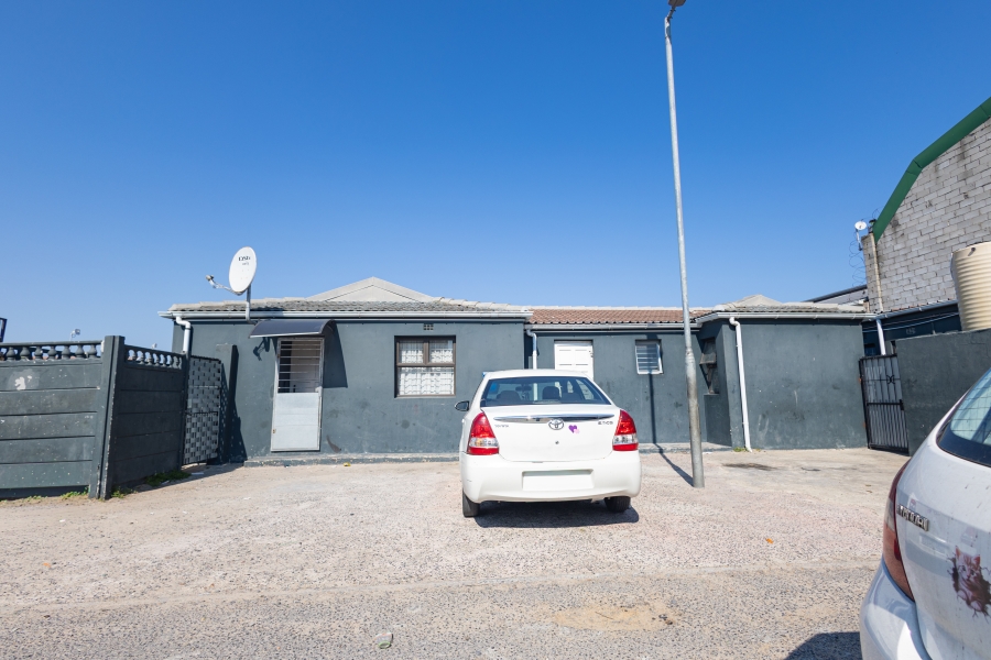 7 Bedroom Property for Sale in Phoenix Western Cape